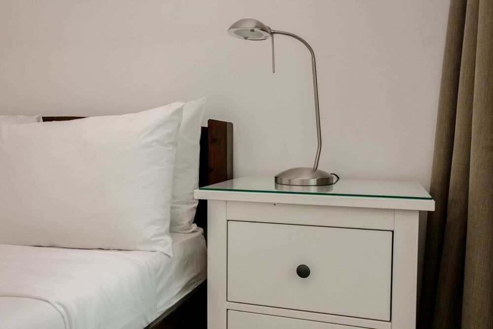 undefined Modern 1 Bedroom Flat in Wandsworth 2