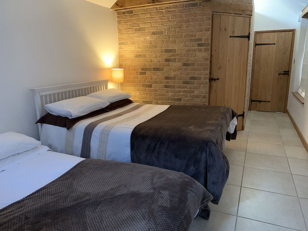 Appletree Cottages Studio, Ensuite 2