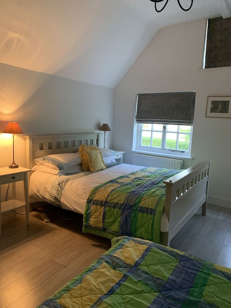 Appletree Cottages Family Room, Ensuite ( Put-up bed for 1 extra person available on request) 2