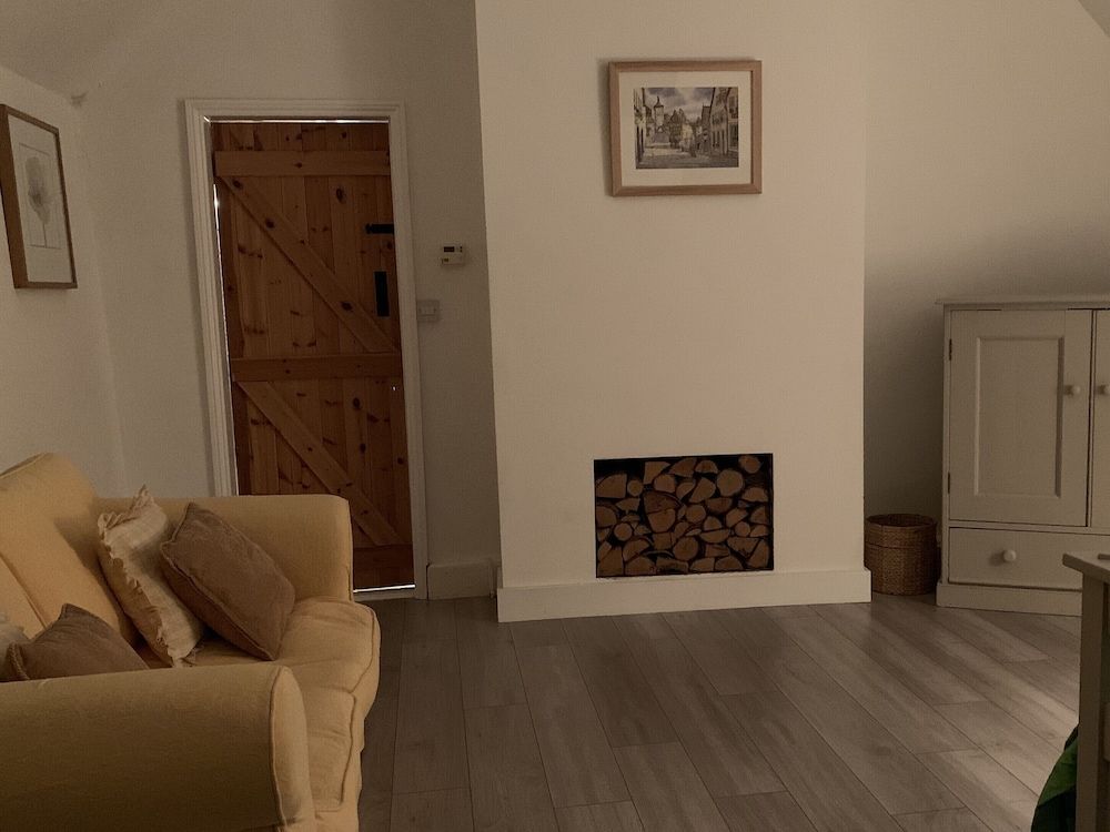 Appletree Cottages Family Room, Ensuite ( Put-up bed for 1 extra person available on request) 8