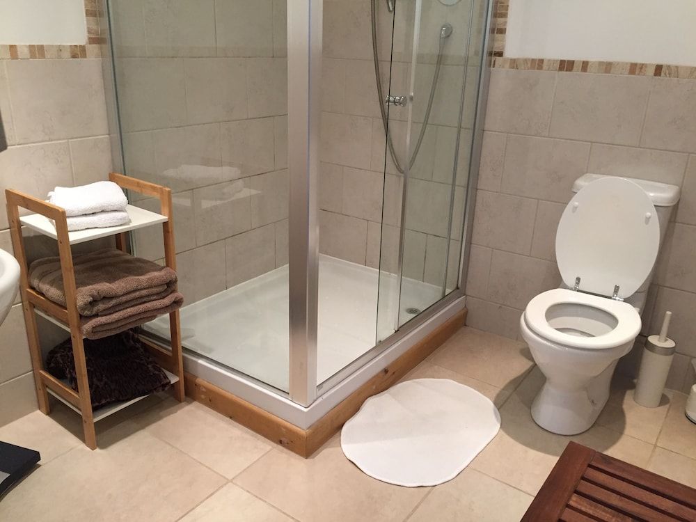 Appletree Cottages Studio, Ensuite 4