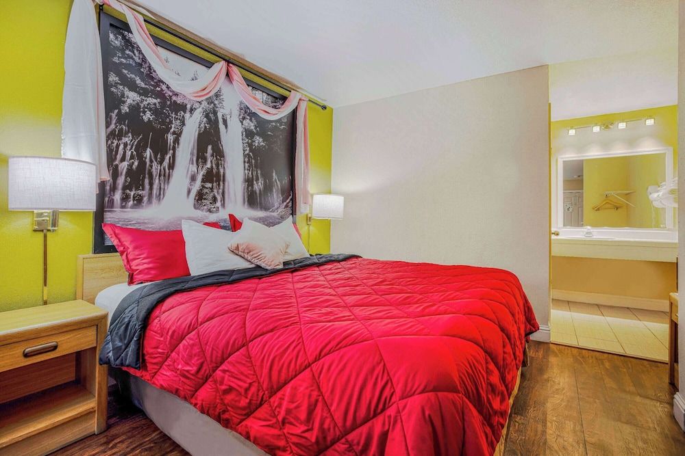 Honeymoon Suite, 1 King Bed, Non Smoking