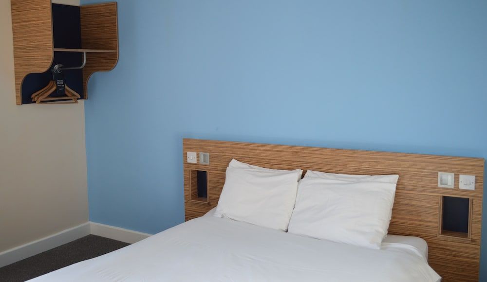 Metro Inns Walsall Standard Double Room, Ensuite 4