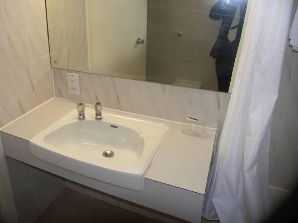 Metro Inns Walsall Double or Twin Room, Accessible, Ensuite 2