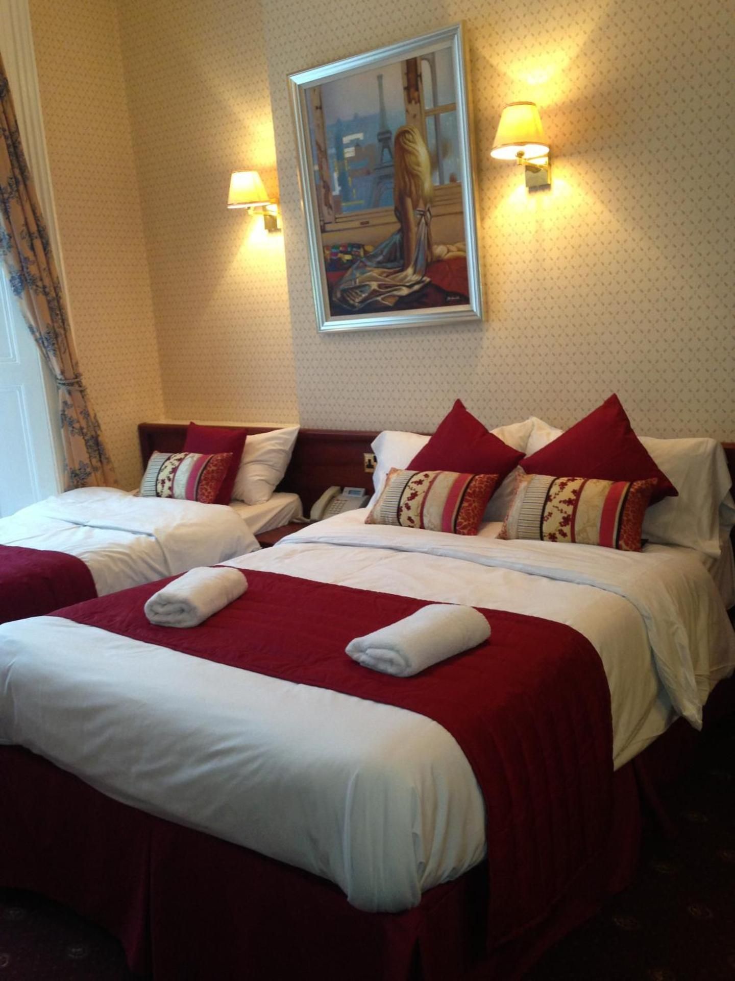 Avon Hotel Triple Room