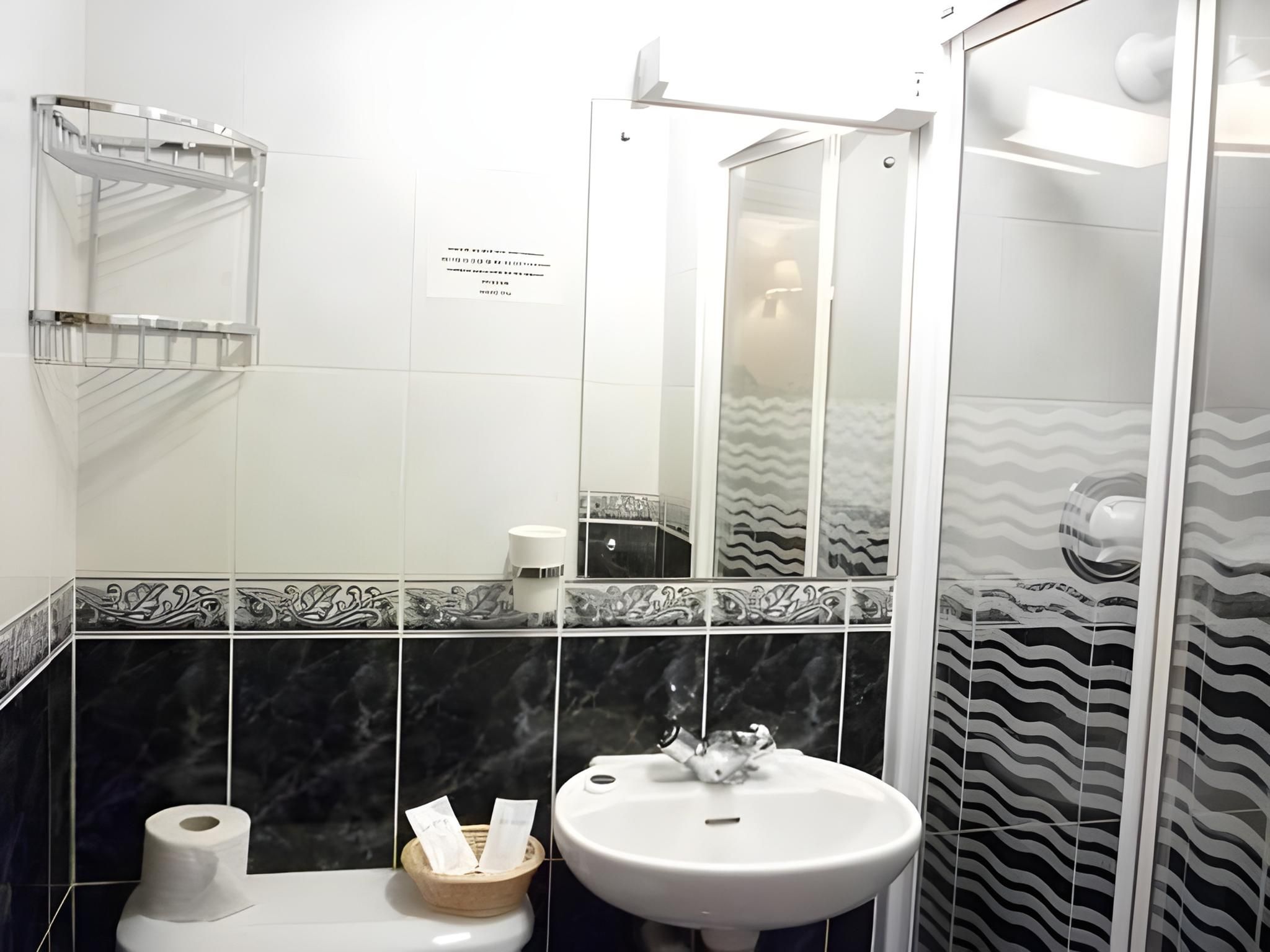 undefined Avon Hotel 10