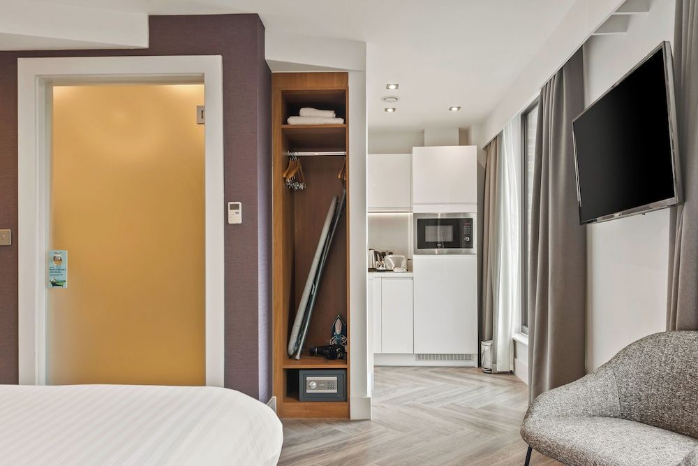 undefined Roomzzz London Stratford 9