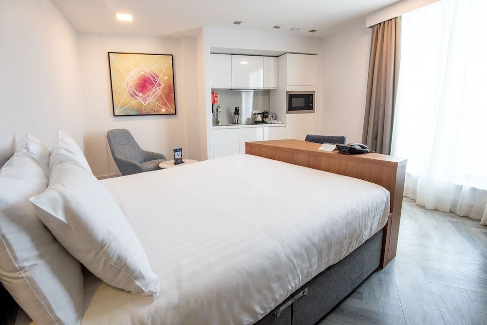 Roomzzz London Stratford Smart Studio 2