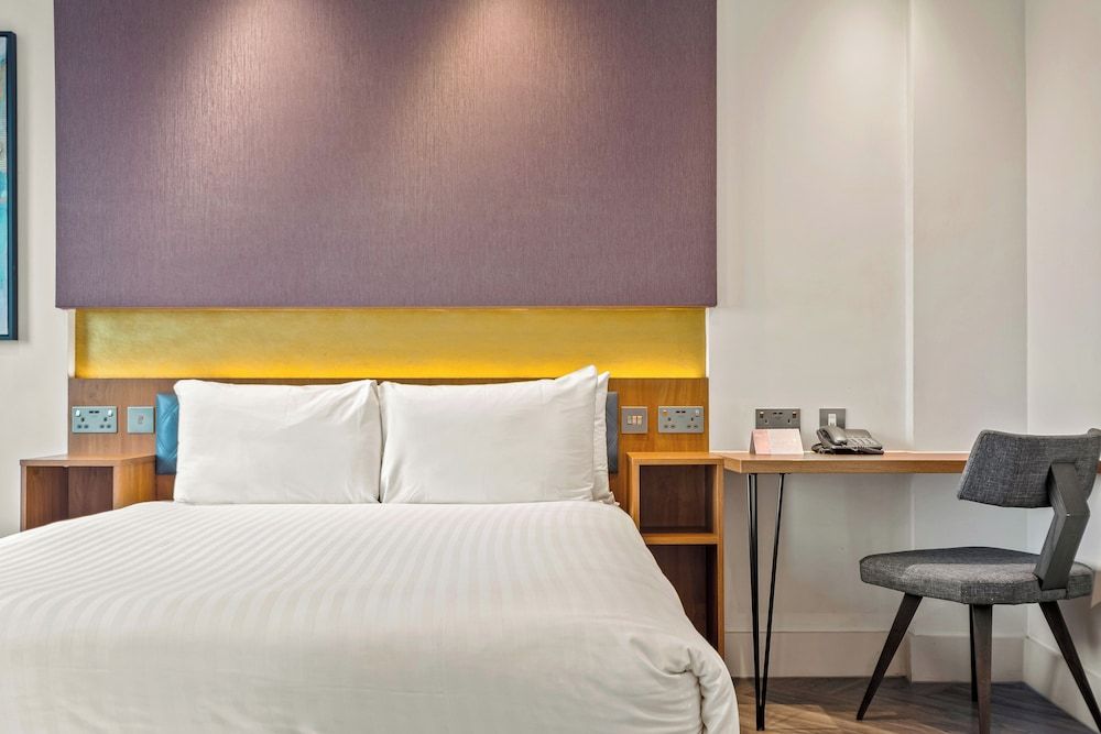 undefined Roomzzz London Stratford 4