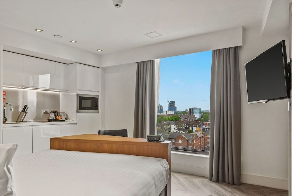 Roomzzz London Stratford Smart Studio 4