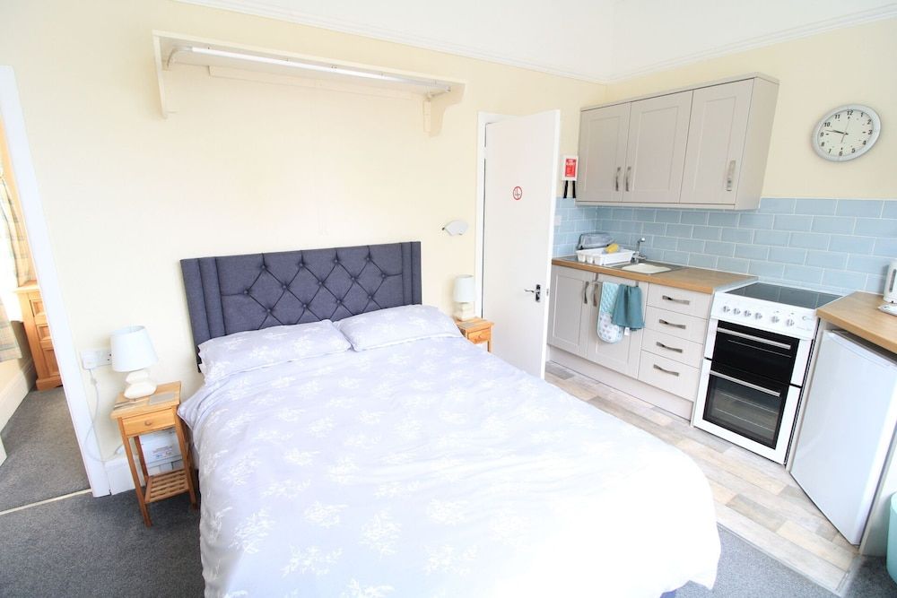 Standard Studio, Ensuite, Garden View (Apartment 8)