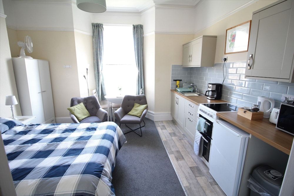 Superior Studio, Ensuite, Partial Sea View (Apartment 10)