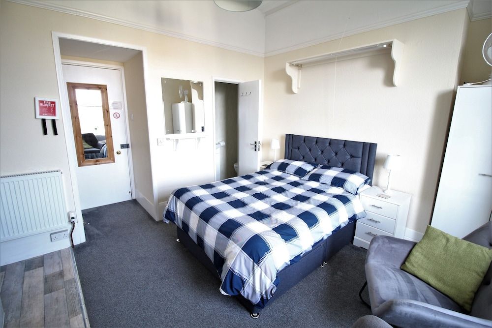 Superior Studio, Ensuite, Partial Sea View (Apartment 10)