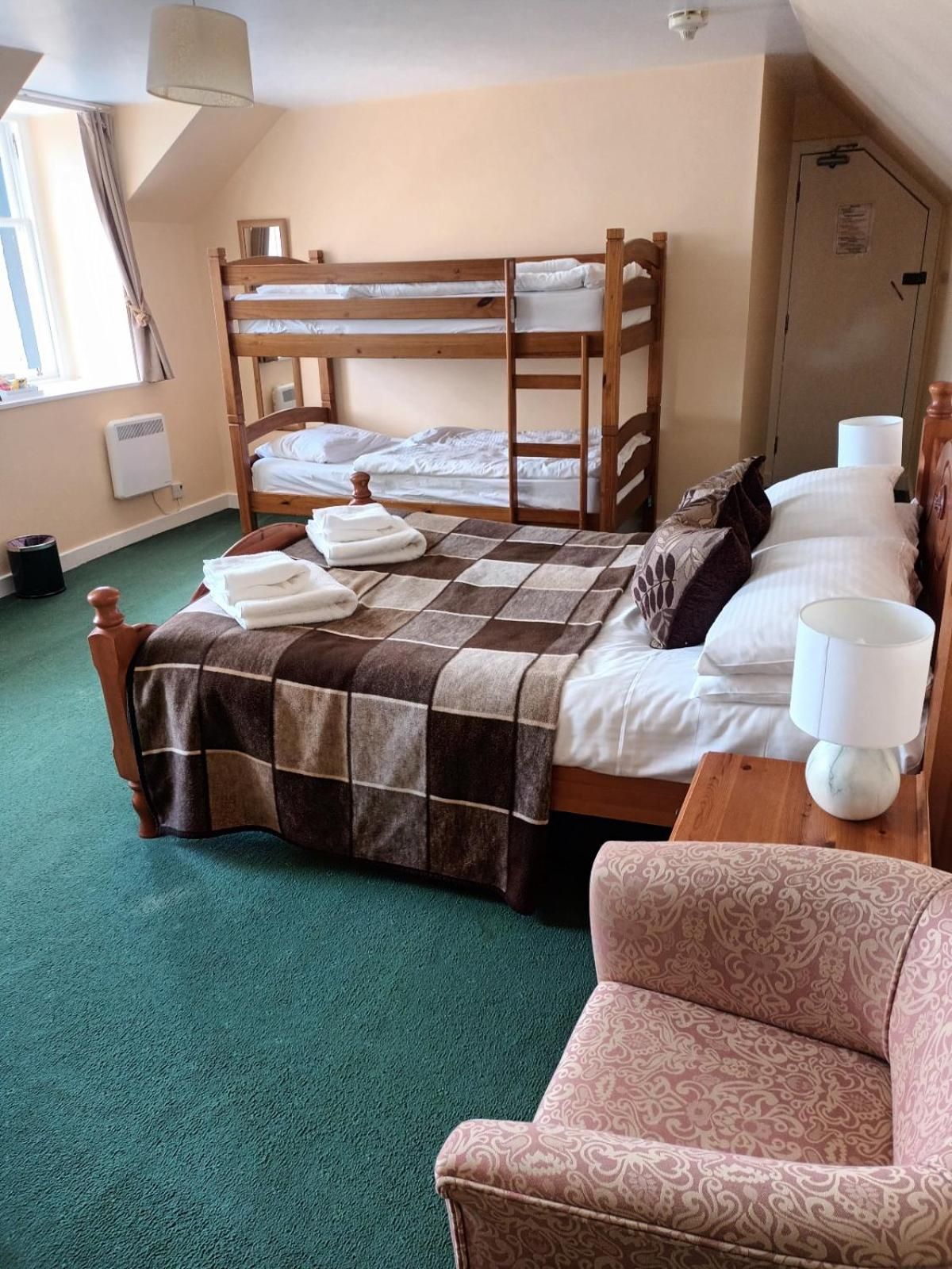 Family Room (4 Adults)
