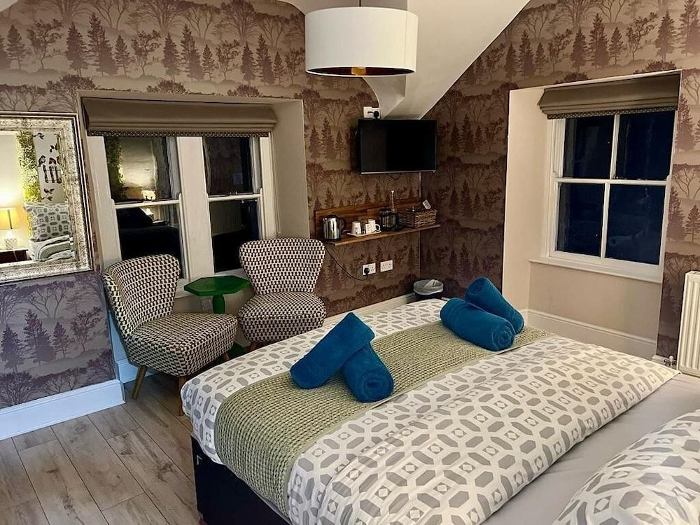 Double Room, River View (Room 7 Snowdon)