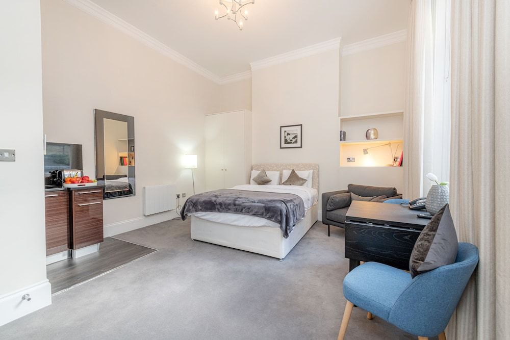 20 Hertford Street Studio Superior 4
