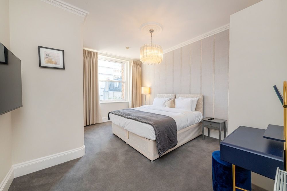 20 Hertford Street Deluxe Apartment, 2 Bedrooms 2