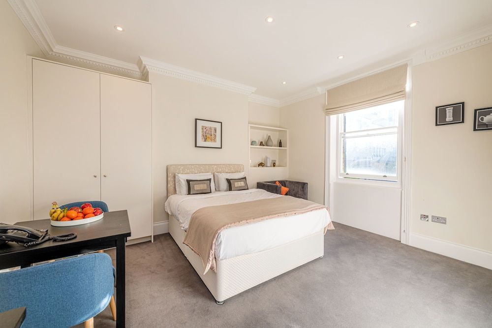 20 Hertford Street Studio (2 Adults) 2