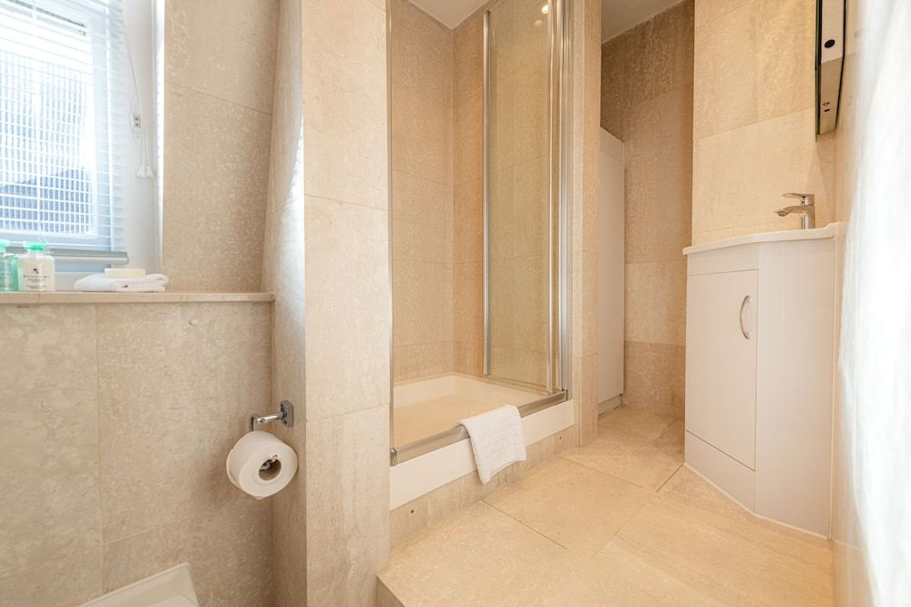 20 Hertford Street Studio (2 Adults) 12