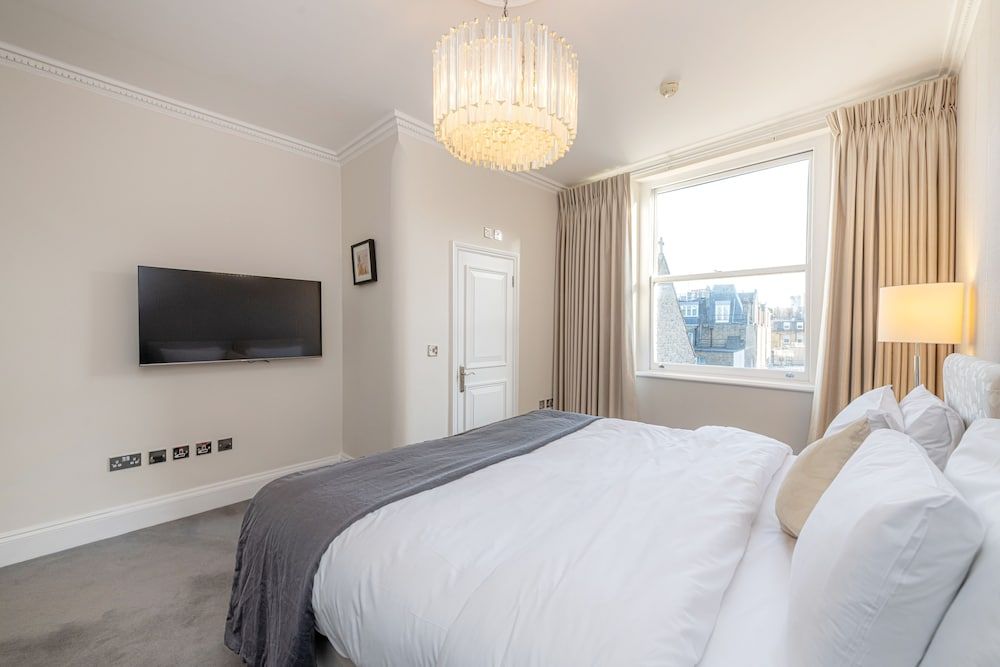 20 Hertford Street Deluxe Apartment, 2 Bedrooms 5