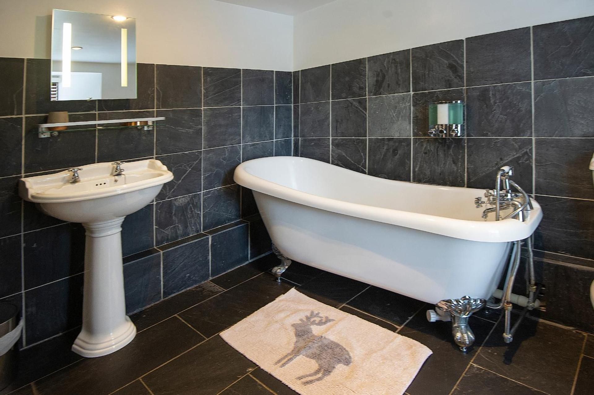 Falls View Double Room With Bath