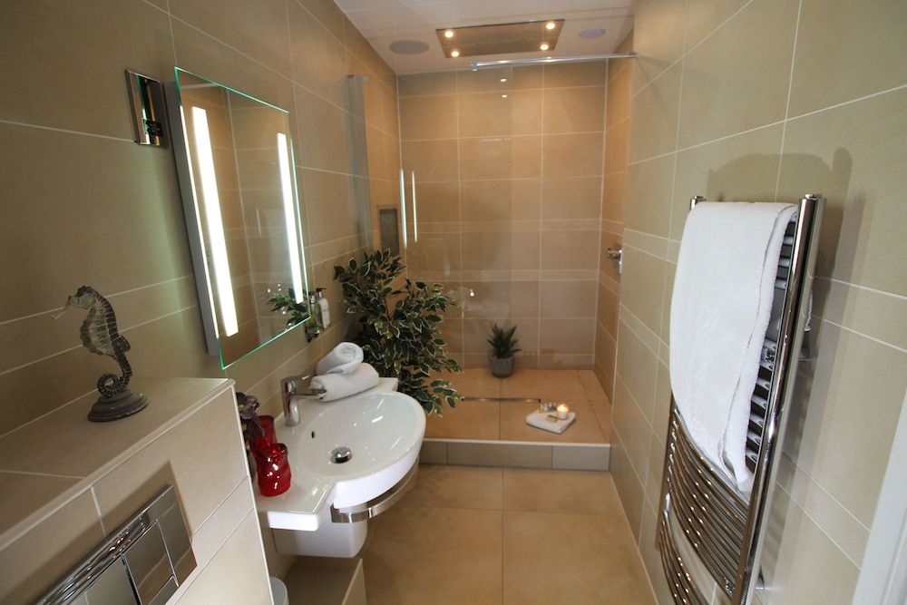 Windermere Boutique Hotel Suite (Rosa Room) 9