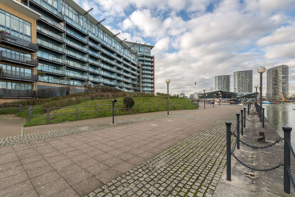 undefined Premium London Excel Apartment 2