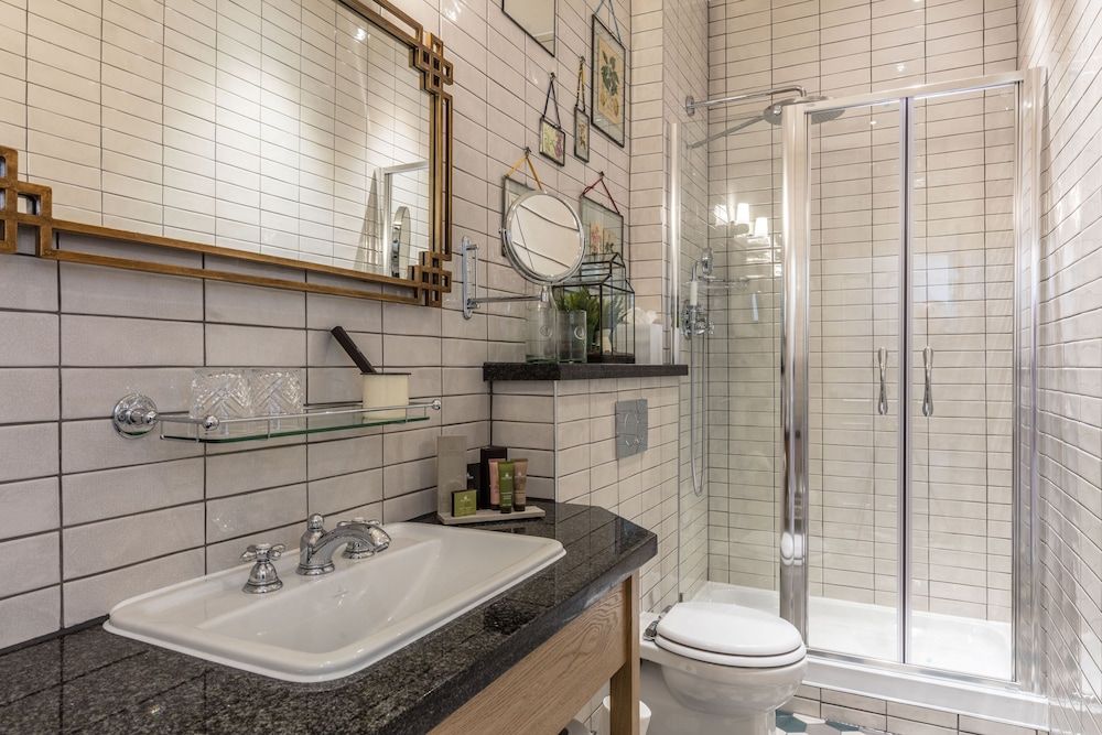 The Hand & Spear Twin Room 6