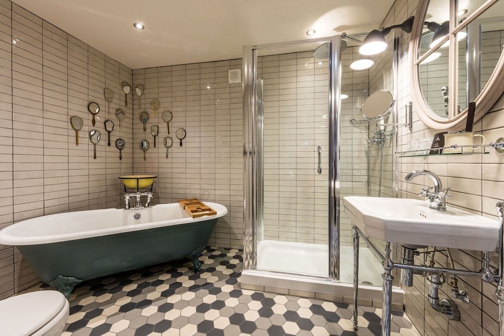 The Hand & Spear Twin Room 5