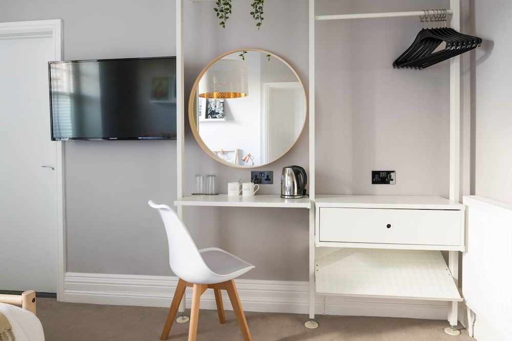 Housel Bay Hotel Suite, Ensuite 4