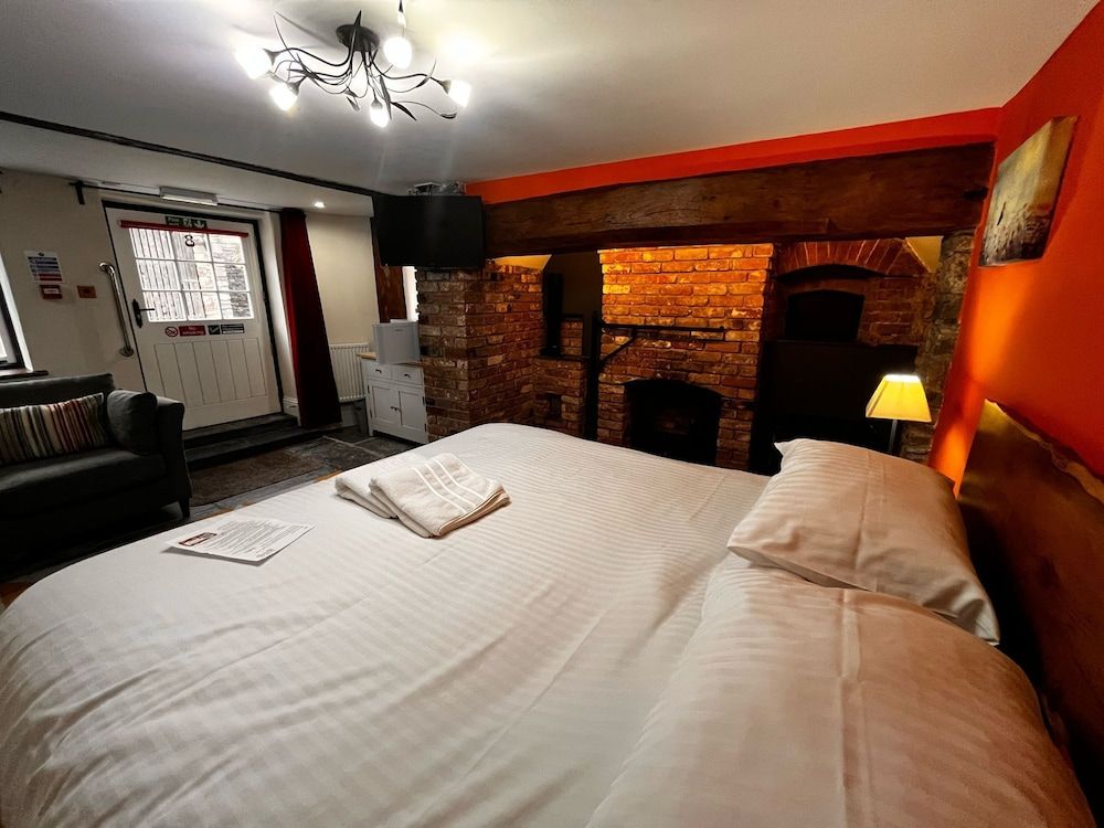 Old Manor House B&B Double Room, Ensuite (Copper Room) 6