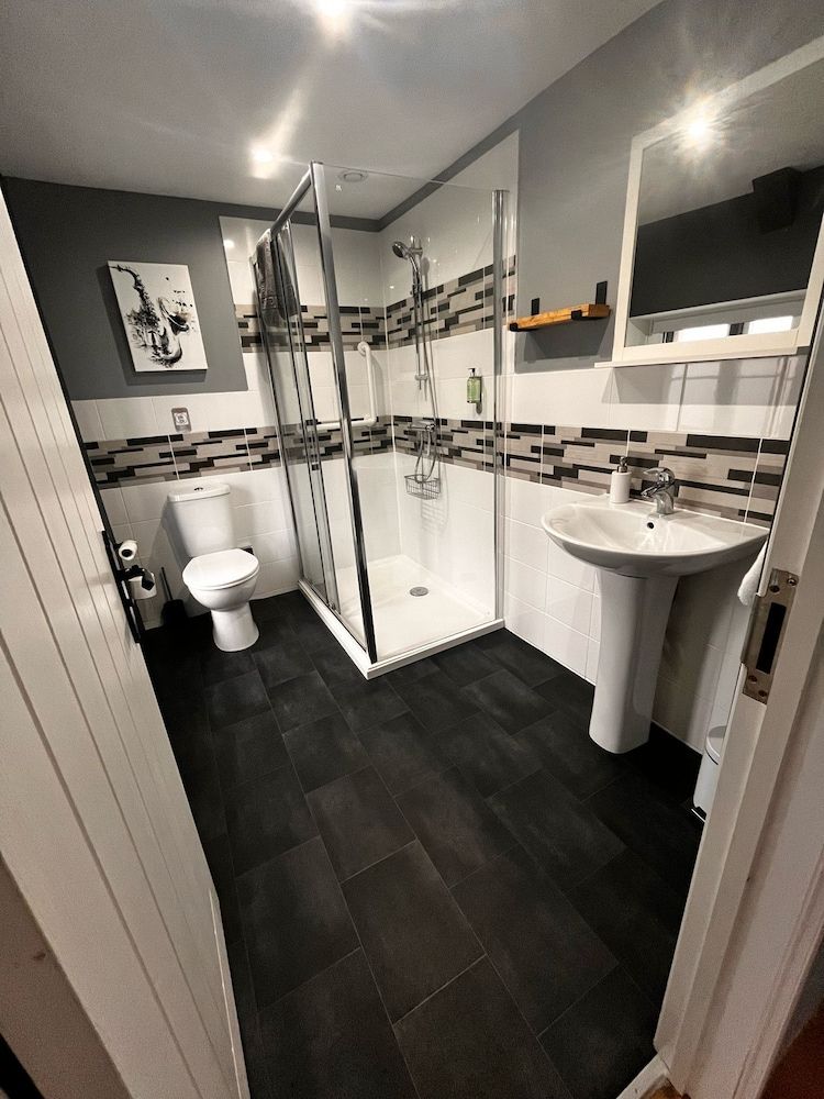 Old Manor House B&B Double Room, Ensuite (Graphite/ Amber) 18