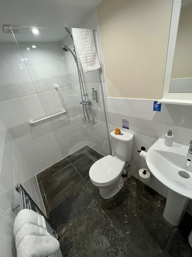 Old Manor House B&B Double Room, Ensuite (Copper Room) 8