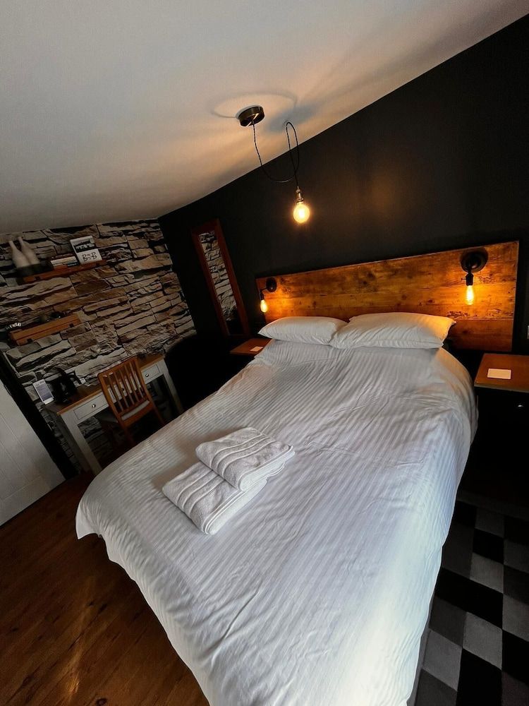 Old Manor House B&B Double Room, Ensuite (Graphite/ Amber)