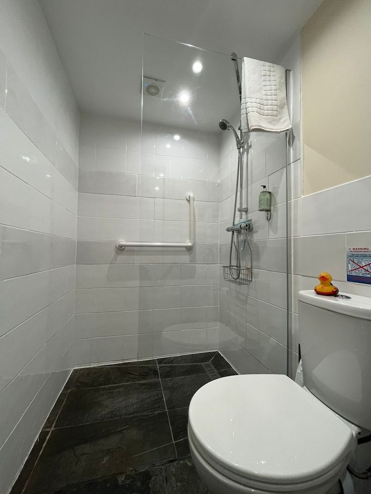 Old Manor House B&B Double Room, Ensuite (Copper Room) 10