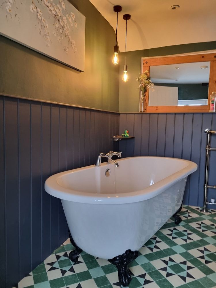 Old Manor House B&B Double Room, Ensuite (Green Room) 9