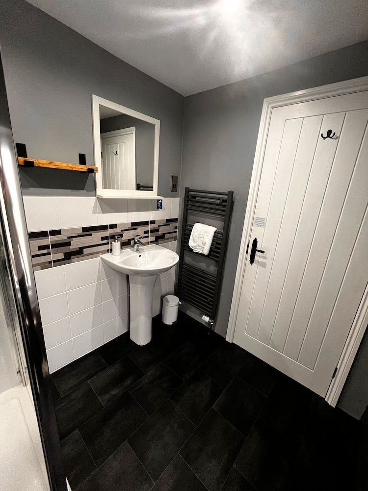 Old Manor House B&B Double Room, Ensuite (Graphite/ Amber) 16