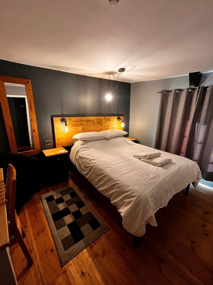 Old Manor House B&B Double Room, Ensuite (Graphite/ Amber) 5