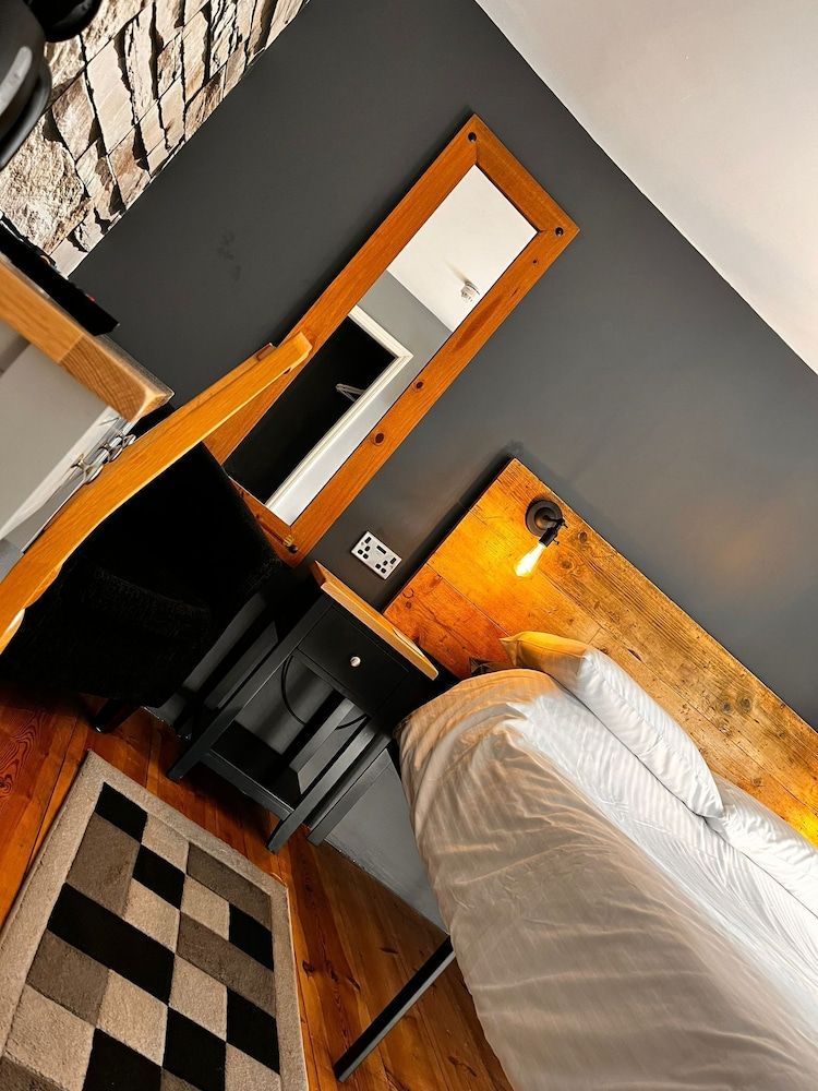 Old Manor House B&B Double Room, Ensuite (Graphite/ Amber) 3