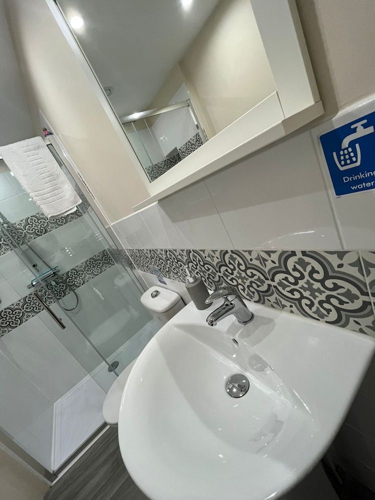 Old Manor House B&B Double Room, Ensuite (Graphite/ Amber) 26