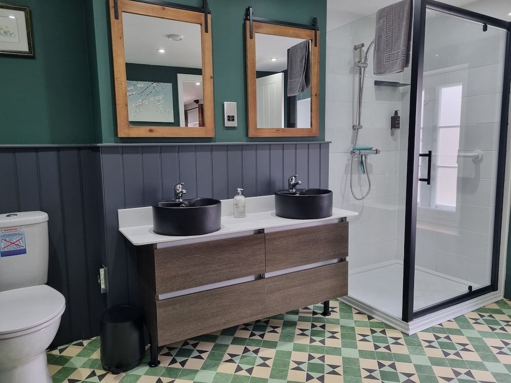 Old Manor House B&B Double Room, Ensuite (Green Room) 7