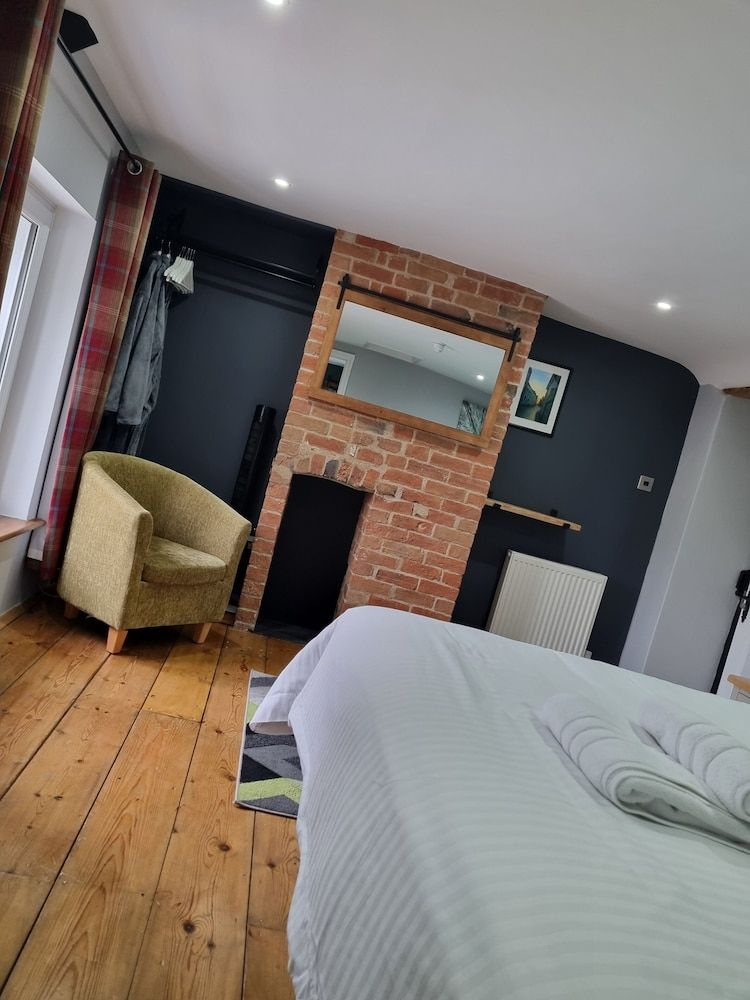 Old Manor House B&B Double Room, Ensuite (Green Room) 6