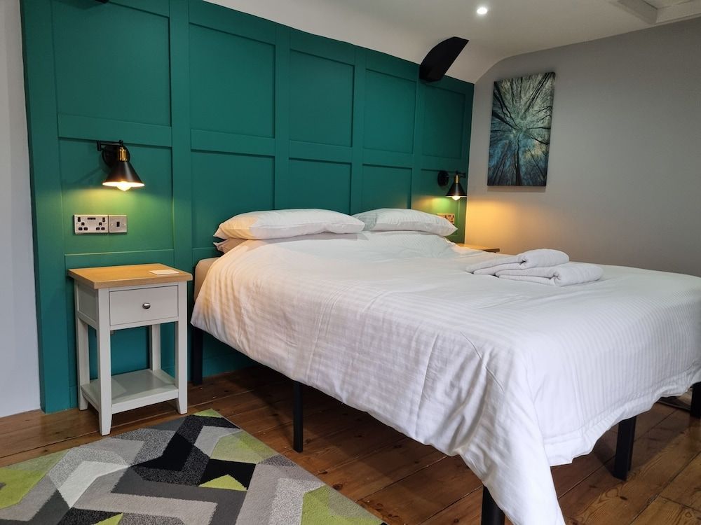 Old Manor House B&B Double Room, Ensuite (Green Room)