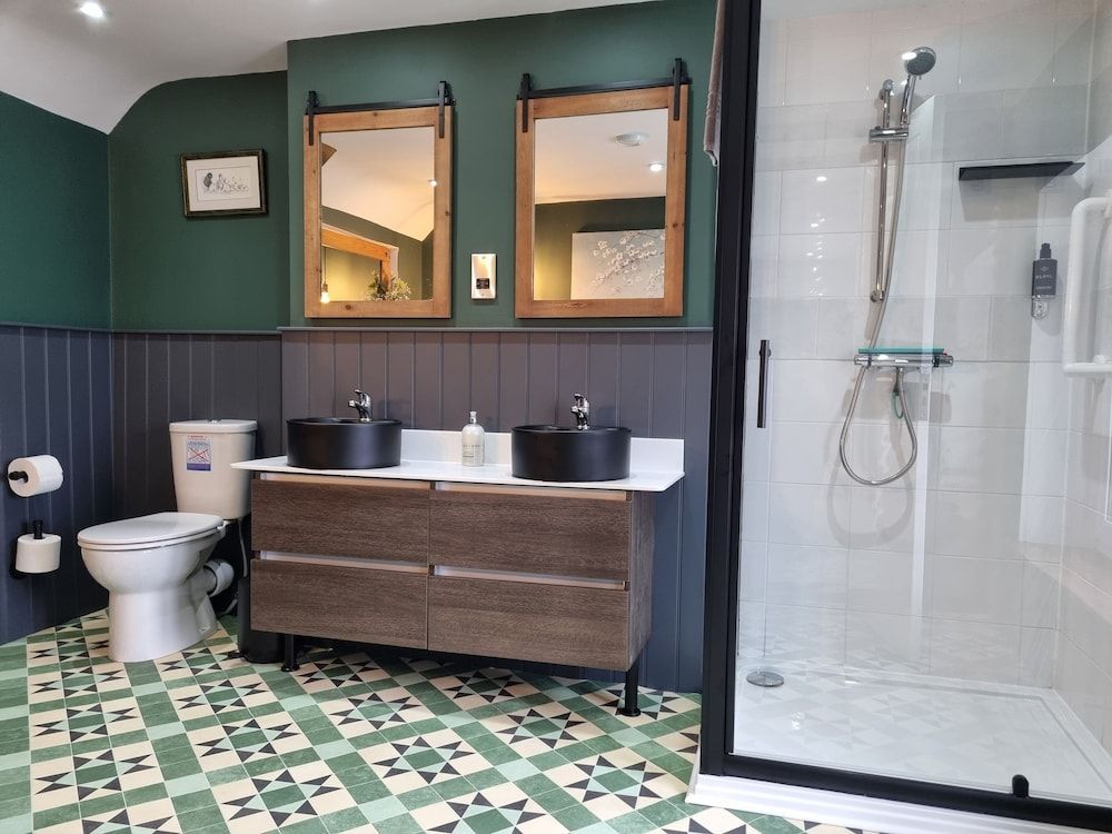 Old Manor House B&B Double Room, Ensuite (Green Room) 8