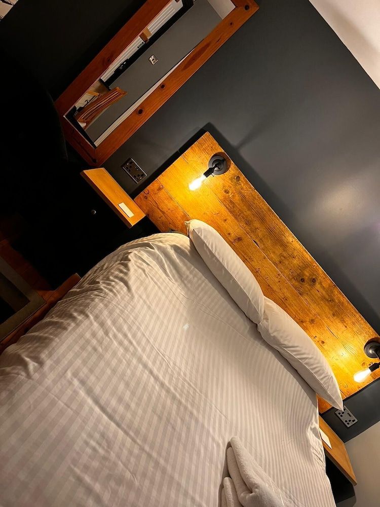 Old Manor House B&B Double Room, Ensuite (Graphite/ Amber) 2