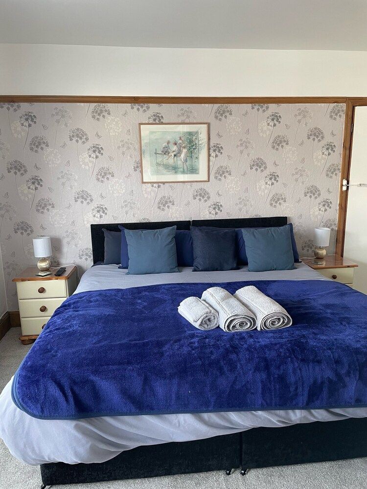 Whiteways Hotel Double Room, Ensuite (Room 2) 2