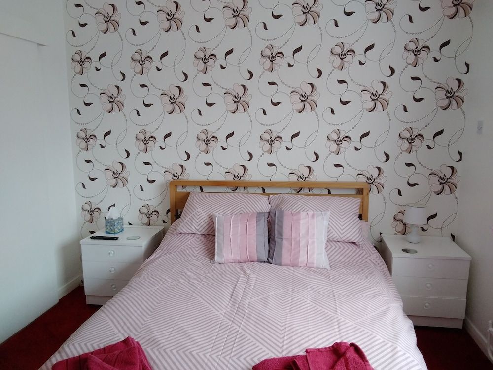 Whiteways Hotel Double Room, Ensuite, Ground Floor (Room 10) 2