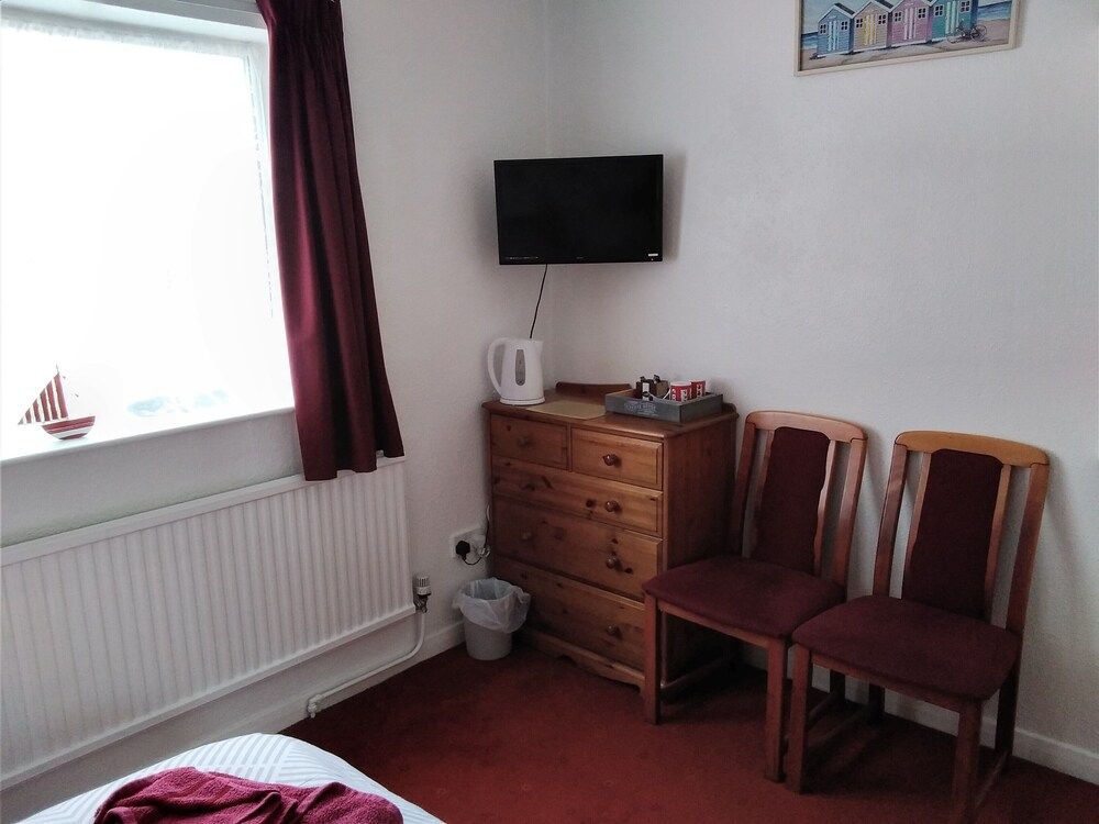 Whiteways Hotel Double Room, Ensuite, Ground Floor (Room 10) 4