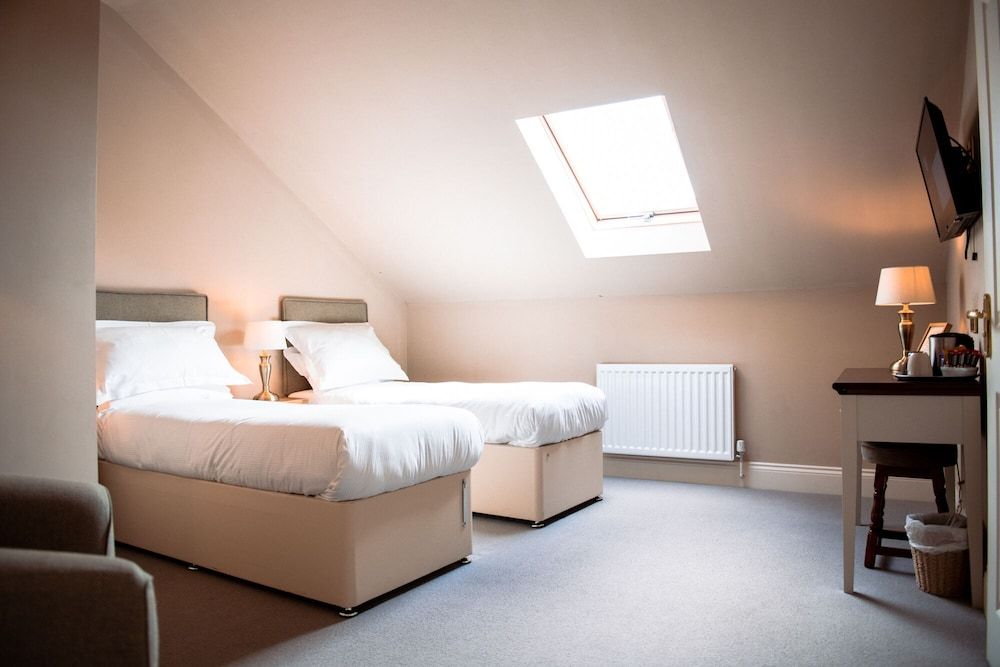 The Wellington Heifer Deluxe Double or Twin Room, Ensuite 8