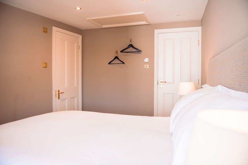 The Wellington Heifer Classic Double Room, Ensuite 3
